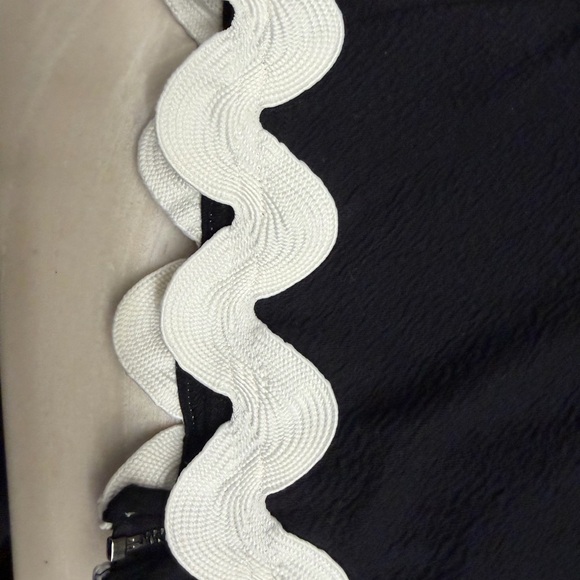 Anthropologie Maeve Black and White Scallop Ric Rac Trim Crop Top - Picture 3 of 6